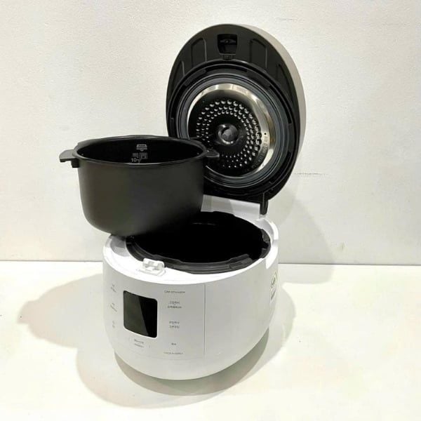Nồi cơm điện áp suất kép Cuckoo CRP ST1010FW 1.8L Dung tích (số người ăn): 1.8L (2 - 6 người)