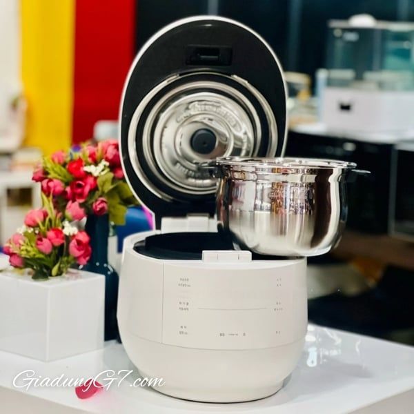 Nồi cơm điện cao tần Cuchen CRT UPDS0670W 1.08L hoàn hảo cho bữa ăn với 2-6 người