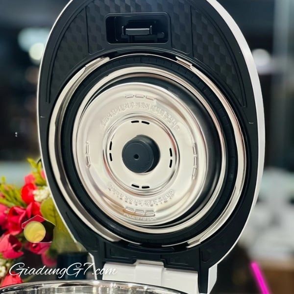 Nồi cơm điện cao tần Cuchen CRT UPDS0670W 1.08L hoàn hảo cho bữa ăn với 2-6 người