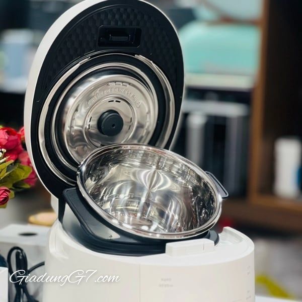 Nồi cơm điện cao tần Cuchen CRT UPDS0670W 1.08L hoàn hảo cho bữa ăn với 2-6 người