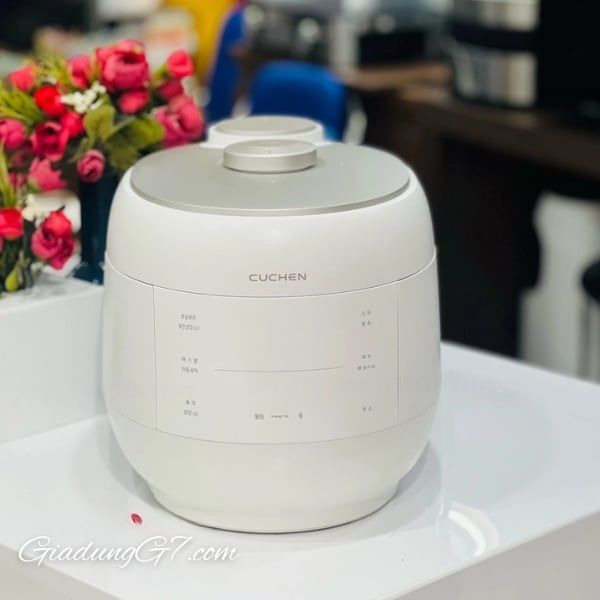 Nồi cơm điện cao tần Cuchen CRT UPDS0670W 1.08L hoàn hảo cho bữa ăn với 2-6 người