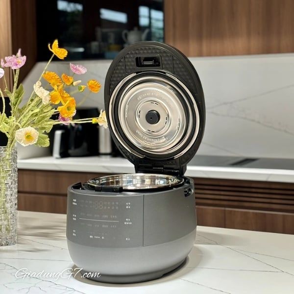 Nồi cơm điện cao tần Cuchen CRT UPDS1070B 1.8L áp suất kép ruột inox