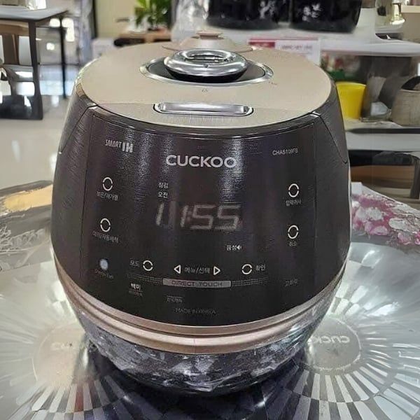 Nồi cơm điện cao tần Cuckoo CRP DHAS069FB 1.08L Chất liệu thép không gỉ tăng cường vệ sinh và độ bền để sử dụng lâu dài.