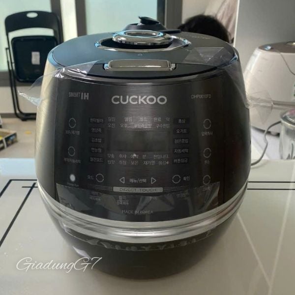 Nồi cơm điện cao tần Cuckoo CRP DHP0610FD 1.08L - Bên trong và bên ngoài bằng thép không gỉ.