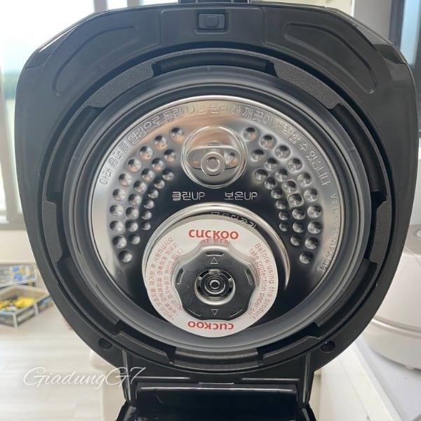 Nồi cơm điện cao tần Cuckoo CRP DHP0610FD 1.08L Thép không gỉ cả bên trong và bên ngoài