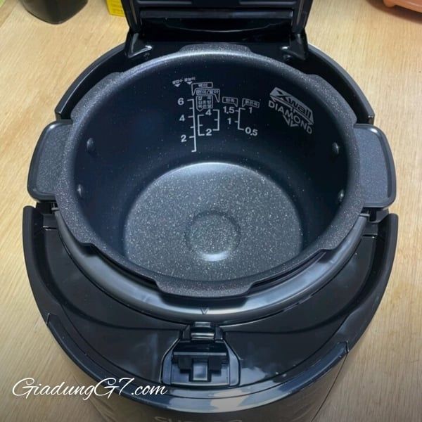 Nồi cơm điện cao tần CRP FHS0610FD 1.08L Cơm ngon hơn với công nghệ cao tần áp suất