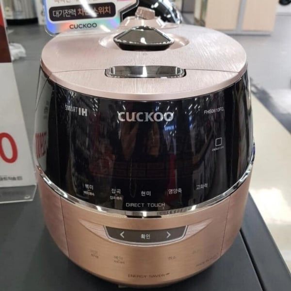 Nồi cơm điện cao tần Cuckoo CRP FHS0610FG 1.08L với thiết kế với đẳng cấp hoàn toàn mới, với các chi tiết được làm bằng kim loại siêu bền