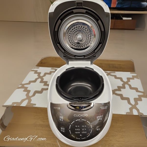 Nồi cơm điện cao tần Cuckoo CRP HQB0310FS 3 người Nồi trong có tấm chắn kim cương