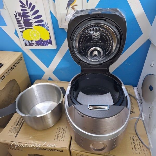 Nồi cơm điện cao tần Cuckoo CRP JHP0660FSM với lòng nồi chống dính 9 lớp siêu cao cấp