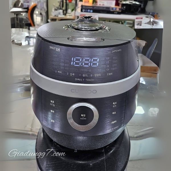 Nồi cơm điện cao tần Cuckoo CRP JHP1010FC&nbsp;1.8L ruột nồi chống dính&nbsp;với thiết kế sang trọng màu xanh Caviar