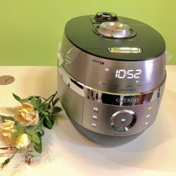 Nồi cơm điện cao tần Cuckoo CRP JHR1060FD Công nghệ điều khiển giọng nói Voice Navigation được tích hợp