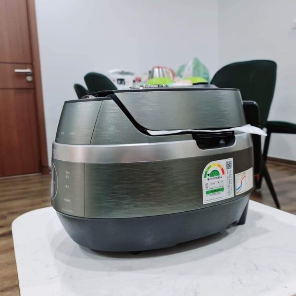 Nồi cơm điện cao tần Cuckoo CRP JHP0610FG 1.08L Chất liệu thép không gỉ dễ dàng vệ sinh