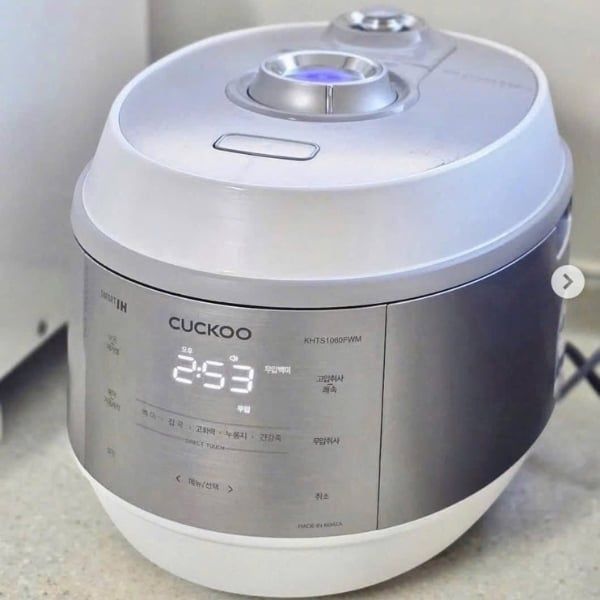 Nồi cơm điện cao tần Cuckoo KHTS1060FWM Áp suất kép có dung tích 1.8L phù hợp cho gia đình từ 4-10 người