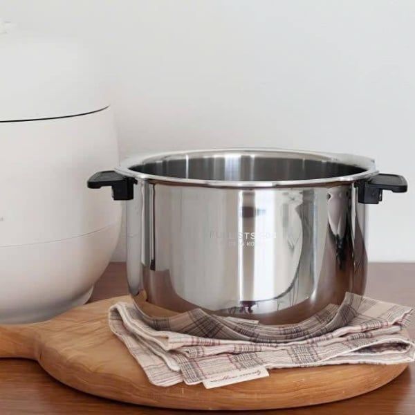 Nồi cơm điện cao tần áp suất kép Cuchen CRH TWS1010BW 1.8L ruột inox