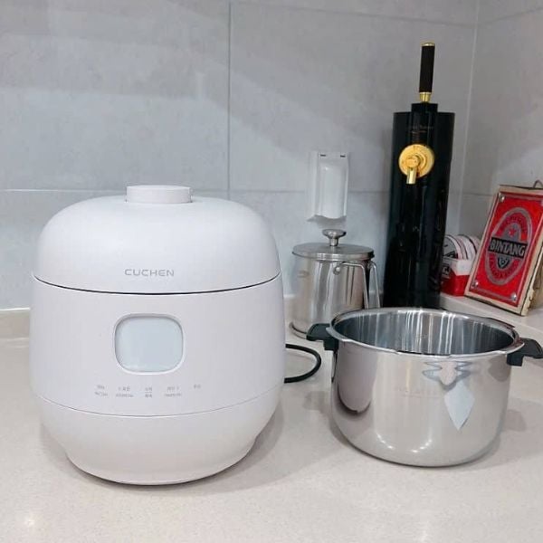 Nồi cơm điện cao tần áp suất kép Cuchen CRH TWS1010BW 1.8L ruột inox