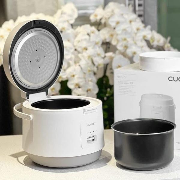Nồi cơm điện Cuckoo CR1095 Công suất 700W cùng dung tích 1.8 lít