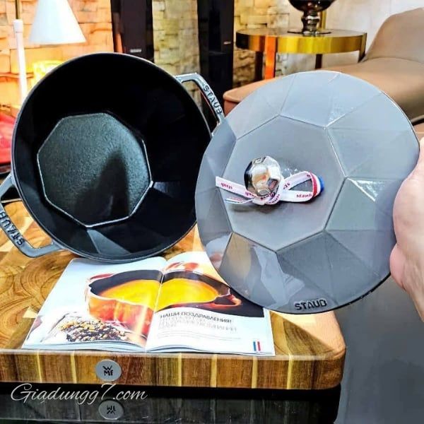 Nồi gang kim cương Staub La Cocotte 22cm (Cocotte hoặc nồi gang) Dành cho 2-4 người.