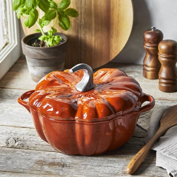 Nồi gang Le Creuset 24cm bí ngô Pumpkin Cocotte – Đẹp mắt và đa năng cho căn bếp của bạn