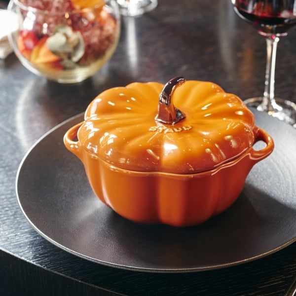 Nồi gang Le Creuset 24cm bí ngô Thiết kế bền bỉ và dễ dàng vệ sinh