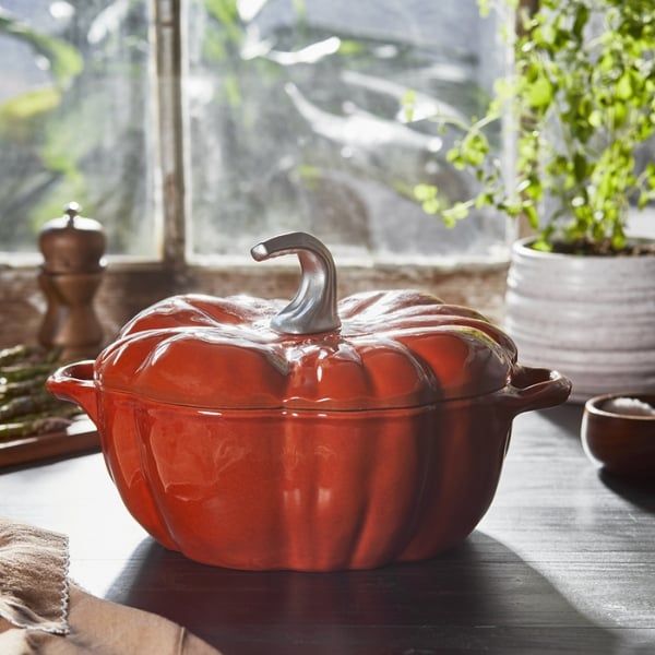 Nồi gang Le Creuset 24cm bí ngô Thiết kế bền bỉ và dễ dàng vệ sinh