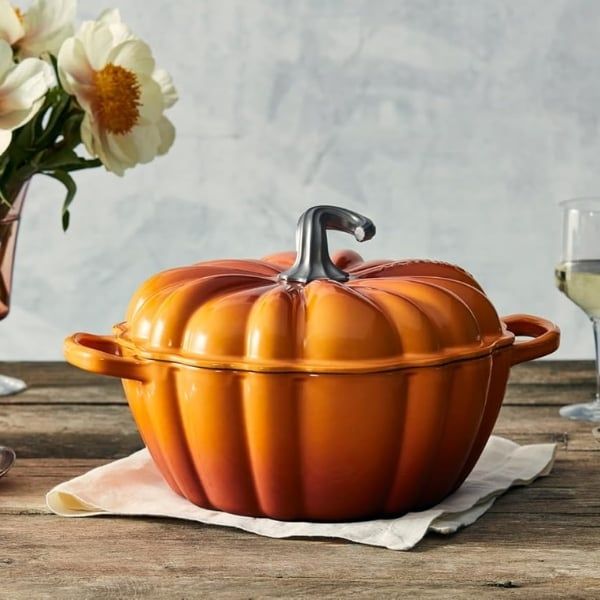 Nồi gang Le Creuset 24cm bí ngô màu cam Lấy cảm hứng từ thiết kế cổ tích vượt thời gian