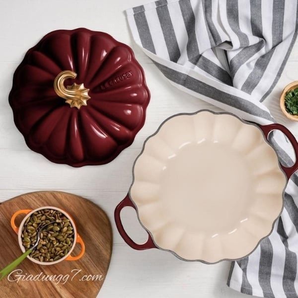 Nồi gang Le Creuset 24cm Nắp đậy kín giữ nhiệt và độ ẩm