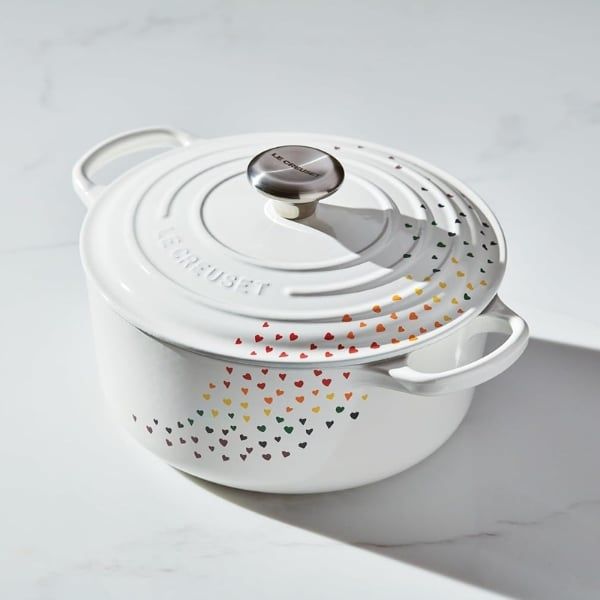 Nồi gang Le Creuset Loving trái tim trắng 24cm 4.2L - 21177248471430 - Nồi hầm bằng gang có nắp