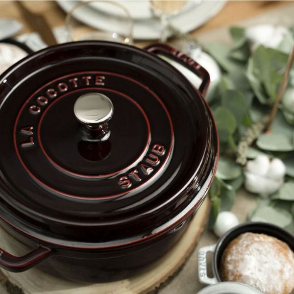 Nồi gang Staub của Pháp là thương hiệu nồi gang nhập khẩu dẫn đầu về công nghệ tráng men