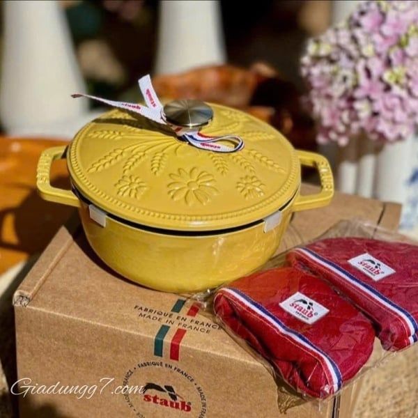 Nồi gang Staub Margaret Campagne 16cm 1.1L Dùng cho 1-2 món ăn kèm, 1 cốc cơm hoặc nồi cho một người.