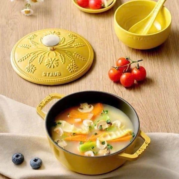 Nồi gang Staub Margaret Campagne 16cm 1.1L Thiết Kế Lý Tưởng Cho Các Món Ăn Khuấy Và Nấu Liên Tục