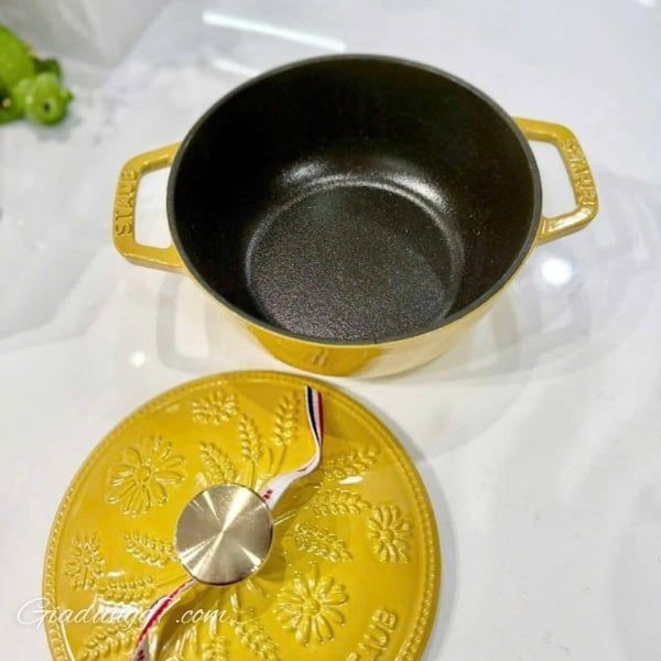 Nồi gang Staub Margaret Campagne 16cm 1.1L Thiết Kế Lý Tưởng Cho Các Món Ăn Khuấy Và Nấu Liên Tục