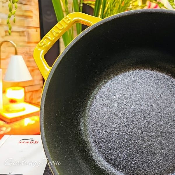 Nồi gang Staub Margaret Campagne 16cm 1.1L Thiết Kế Lý Tưởng Cho Các Món Ăn Khuấy Và Nấu Liên Tục