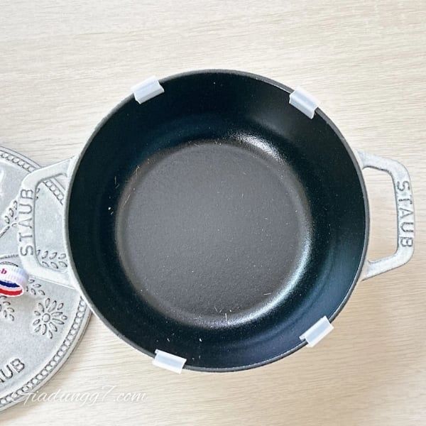 Nồi gang Staub Margaret Campagne 16cm Thiết Kế Lý Tưởng Cho Các Món Ăn Khuấy Và Nấu Liên Tục