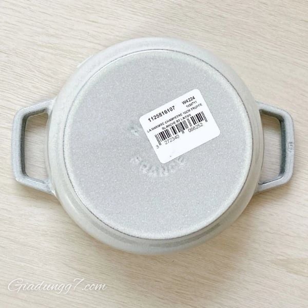 Nồi gang Staub Margaret Campagne 16cm Sử Dụng Được Trên Mọi Loại Bếp Và Trong Lò Nướng