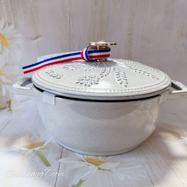 Nồi gang Staub Margaret Campagne 16cm 1.1L Lý tưởng cho các món: kho, om, nấu cháo, làm sốt, cơm niêu mini