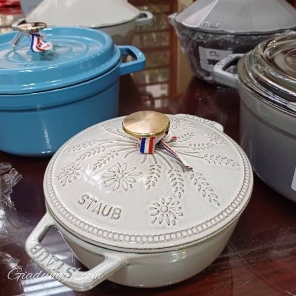 Nồi gang Staub Margaret Campagne 16cm phù hợp với tất cả các loại bếp, bao gồm cả bếp từ
