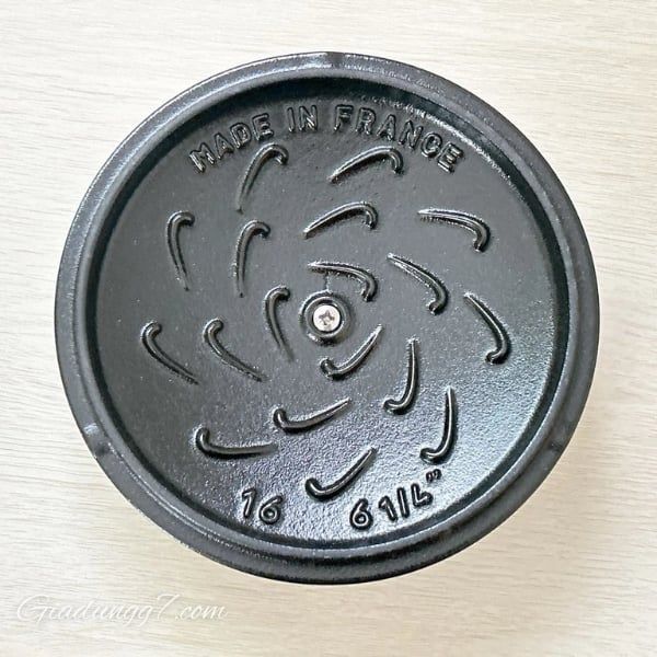 Nồi gang Staub Margaret Campagne 16cm Hiệu Ứng Aroma Rain – Giữ Hương Vị Và Độ Mềm Mại Cho Thức Ăn