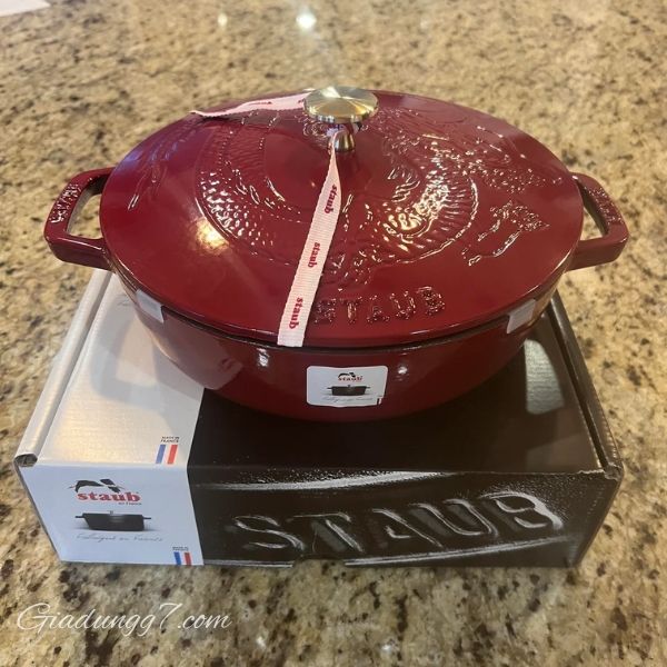 Nồi Gang Staub Stackable 24cm 4L Màu Đỏ Mận Nắp Nồi Dày Với Hệ Thống 