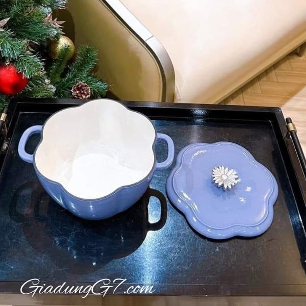 Nồi Gang The Pioneer Woman Timeless Beauty 3 lít Nắp Đậy Tích Hợp Hệ Thống Ngưng Tụ Hơi Nước