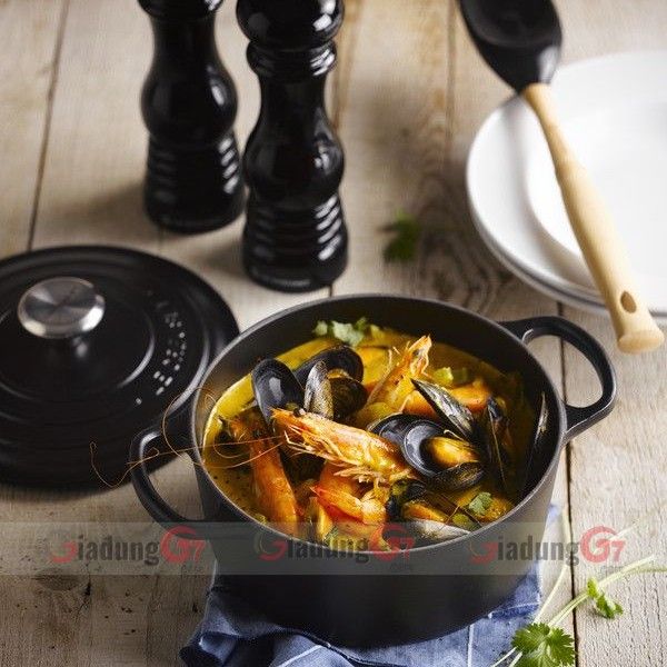 Nồi gang tròn Le Creuset Signature 24cm màu đen - Sử dụng được với các loại bếp, bao gồm cả bếp cảm ứng.