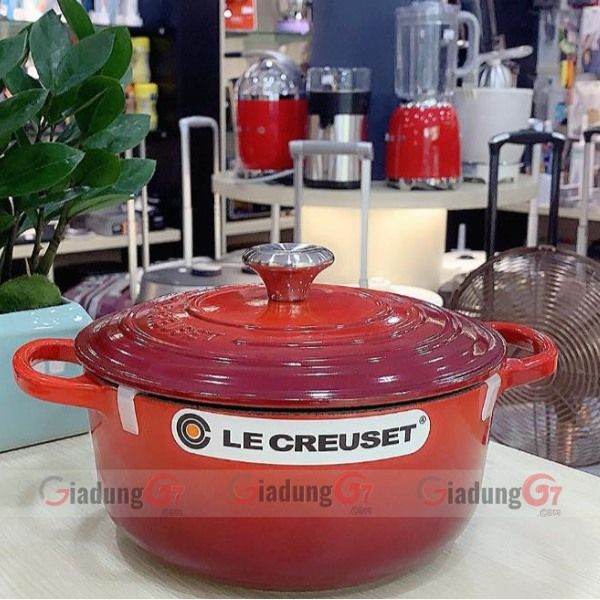 Nồi gang tròn Le Creuset Signature 26cm đỏ là một trong những loại chảo gang tốt nhất.