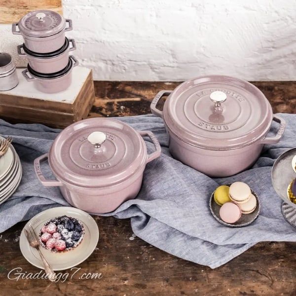 Nồi gang tròn Staub 16cm, 1.2L - Nấu ăn tiết kiệm năng lượng trong lò nướng hoặc trên bất kỳ nguồn nhiệt nào, kể cả cảm ứng
