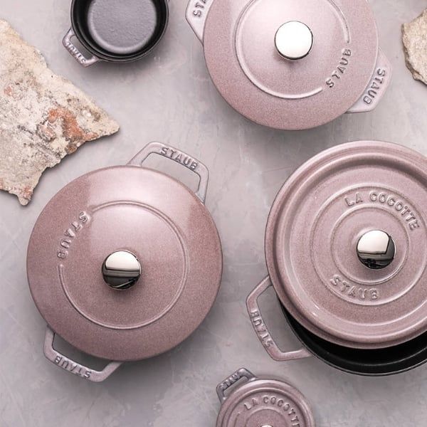 Nồi gang tròn Staub 16cm, 1.2L Mặt ngoài tráng men bóng