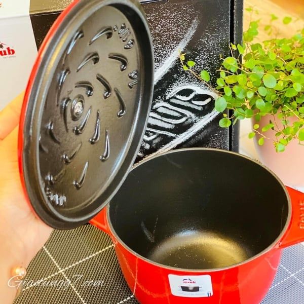 Nồi gang tròn Staub Gohan Chistera 16cm 1.75L sản xuất tại Pháp