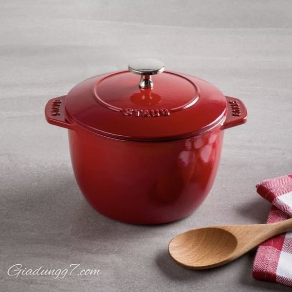 Nồi gang tròn Staub Chistera 16cm 1.75L - Màu Đỏ Sản xuất tại Pháp