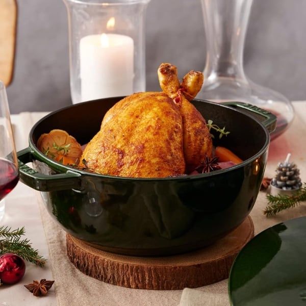 Nồi gang tròn Staub Christmas Lựa Chọn Hoàn Hảo Cho Mọi Bữa Ăn