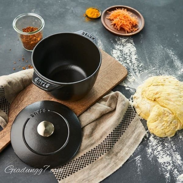 Nồi gang tròn Staub Chistera 16cm 1.75L Thiết kế để tối ưu hoàn hảo trong nấu ăn