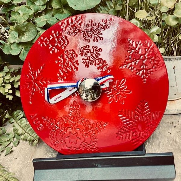 Nồi gang tròn Staub hoa tuyết 24cm 3.7L Sự Kết Hợp Hoàn Hảo Giữa Thiết Kế Tinh Tế và Hiệu Suất Nấu Nướng Vượt Trội
