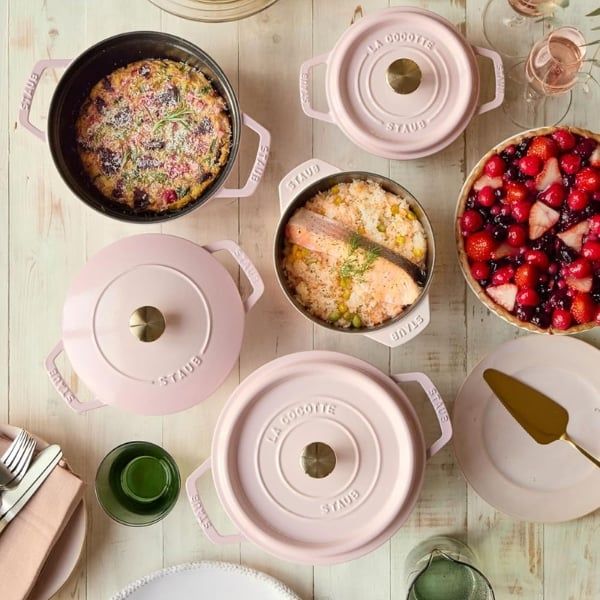 Nồi gang tròn Staub Chistera 16cm 1.75L hoàn hảo và thanh lịch cho bếp ăn của bạn