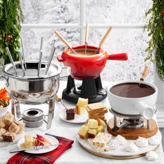 Nồi lẩu Le Creuset Fondue 2L 0273 Thanh lịch trên bàn